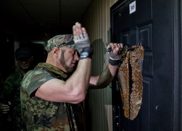 Захваченная ополченцами погранчасть: видео с места событий Захваченная ополченцами погранчасть: видео с места событий