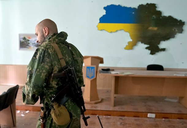 Захваченная ополченцами погранчасть: видео с места событий Захваченная ополченцами погранчасть: видео с места событий