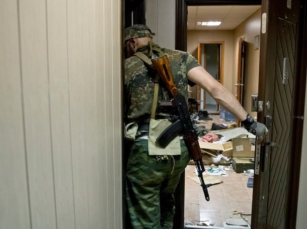 Захваченная ополченцами погранчасть: видео с места событий Захваченная ополченцами погранчасть: видео с места событий