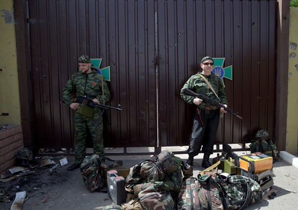 Захваченная ополченцами погранчасть: видео с места событий Захваченная ополченцами погранчасть: видео с места событий