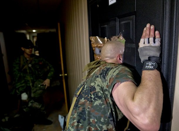 Захваченная ополченцами погранчасть: видео с места событий Захваченная ополченцами погранчасть: видео с места событий