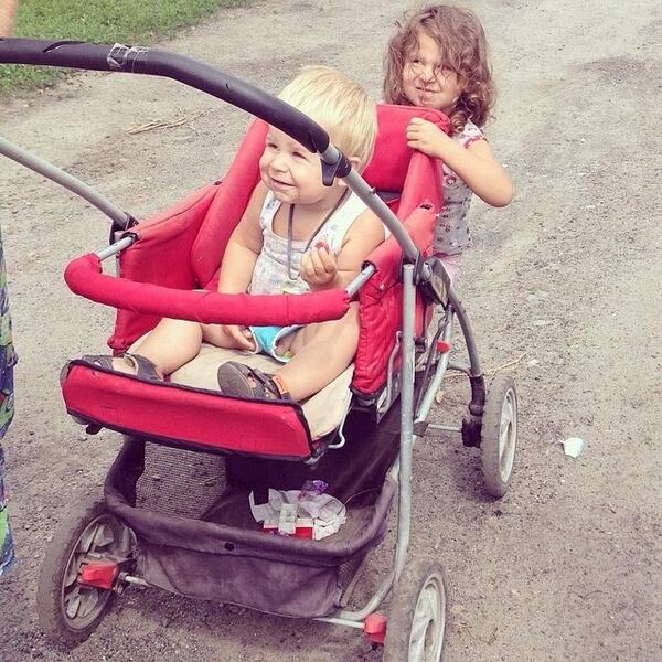 ГЕНОЦИД. Украинская армия бомбит Семёновку неизвестным оружием 11.06.2014 ГЕНОЦИД. Украинская армия бомбит Семёновку неизвестным оружием 11.06.2014