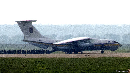 Ополченцы Луганской республики сбили украинский Ил-76 с 30 десантниками на борту Ополченцы Луганской республики сбили украинский Ил-76 с 30 десантниками на борту