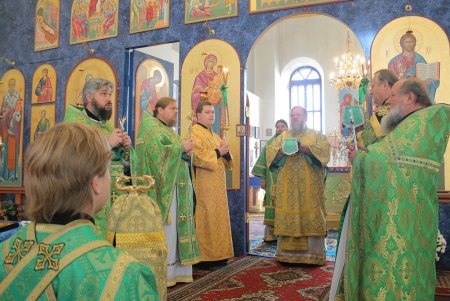 Боевики «правого сектора» разрушили Православный Храм в Херсоне Боевики «правого сектора» разрушили Православный Храм в Херсоне
