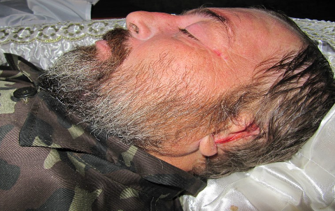 Украинские каратели добивают раненых и отрезают у них уши Украинские каратели добивают раненых и отрезают у них уши