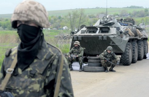 По обе стороны российско-украинской границы концентрируются войска По обе стороны российско-украинской границы концентрируются войска