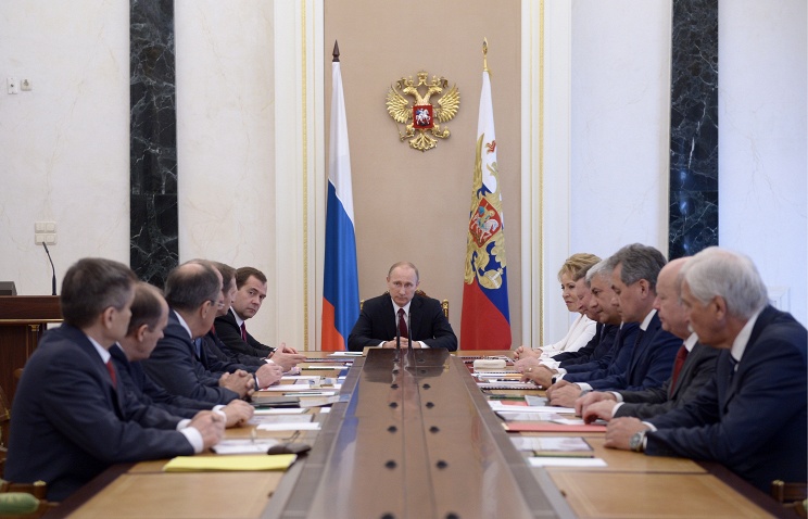 Песков: Путин обсудил с членами Совбеза РФ ситуацию на юго-востоке Украины Песков: Путин обсудил с членами Совбеза РФ ситуацию на юго-востоке Украины