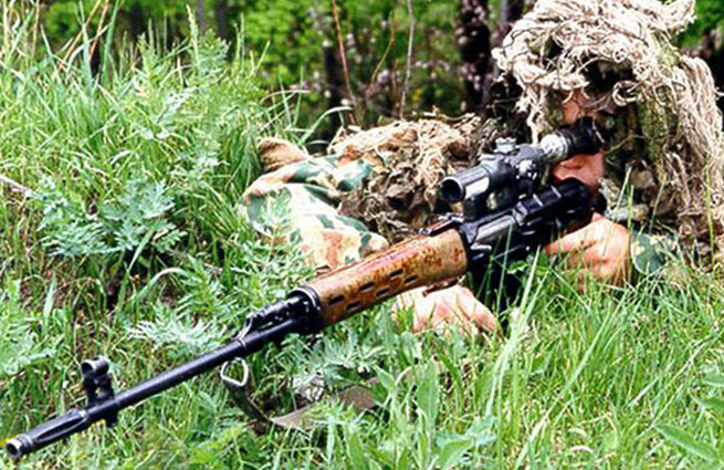 Снайпер обстрелял колонну грузовиков с грузом для беженцев Снайпер обстрелял колонну грузовиков с грузом для беженцев