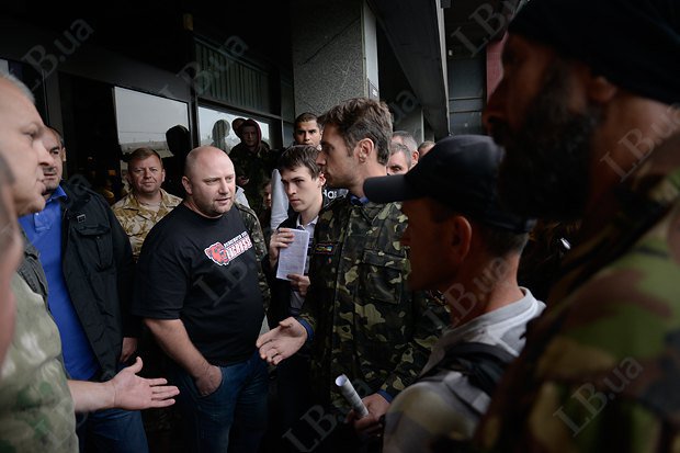 Националисты устроили погром на съезде Федерации профсоюзов