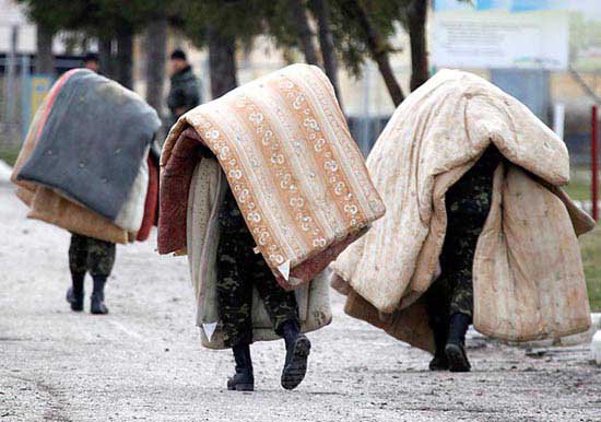 Для бомжей и наркоманов из карательного батальона "Херсон" собирают одеяла и палатки Для бомжей и наркоманов из карательного батальона "Херсон" собирают одеяла и палатки