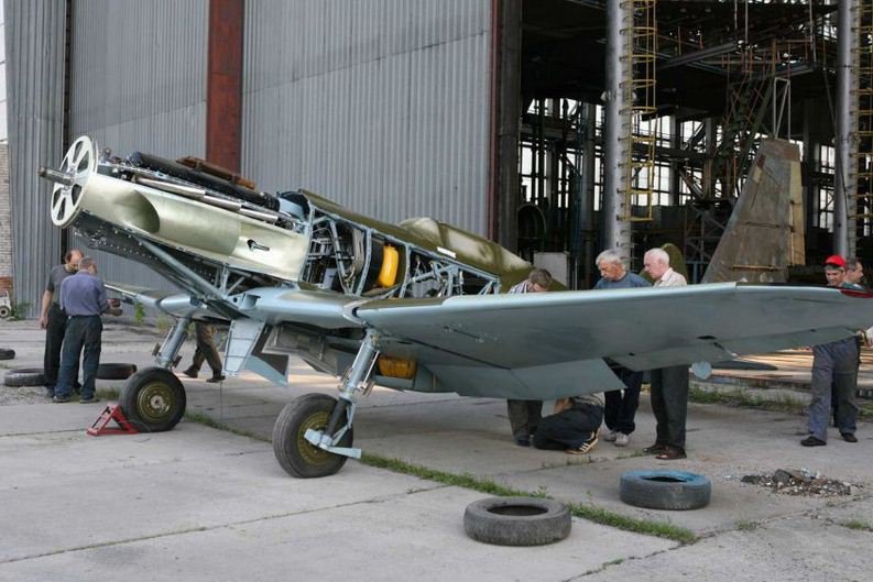 Те, кто не помнит своей истории, обречены повторять ее. Те, кто не помнит своей истории, обречены повторять ее.