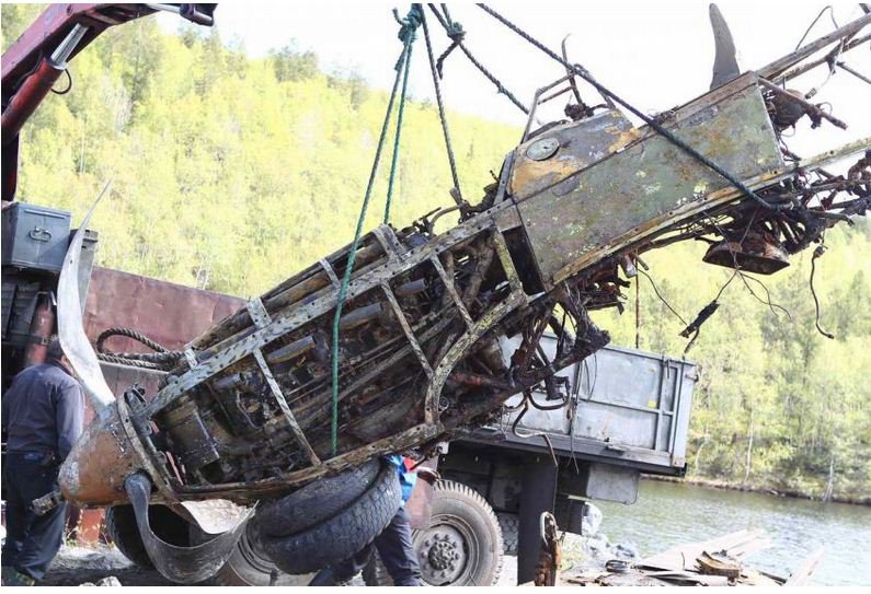 Те, кто не помнит своей истории, обречены повторять ее. Те, кто не помнит своей истории, обречены повторять ее.