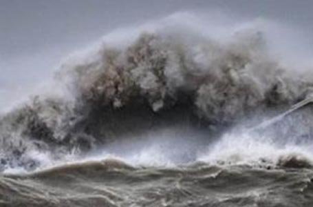 Хунта занялась борьбой с подлодками? На пляж Одессы обрушилась двухметровая волна Хунта занялась борьбой с подлодками? На пляж Одессы обрушилась двухметровая волна