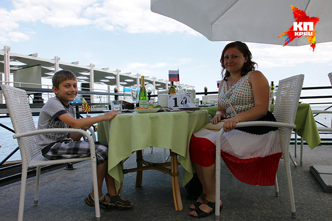 В Крыму встретили миллион первого туриста и лишились украинских каналов В Крыму встретили миллион первого туриста и лишились украинских каналов