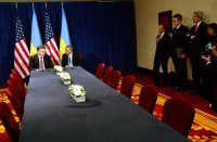 Президент США пообещал Украине материальную помощь в $23 млн и осудил присоединение Крыма к России  