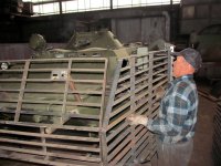 В Харькове БТРы обвешивают сразу "могильными оградками"