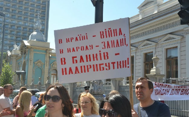 В центре Киева слышны выстрелы В центре Киева слышны выстрелы