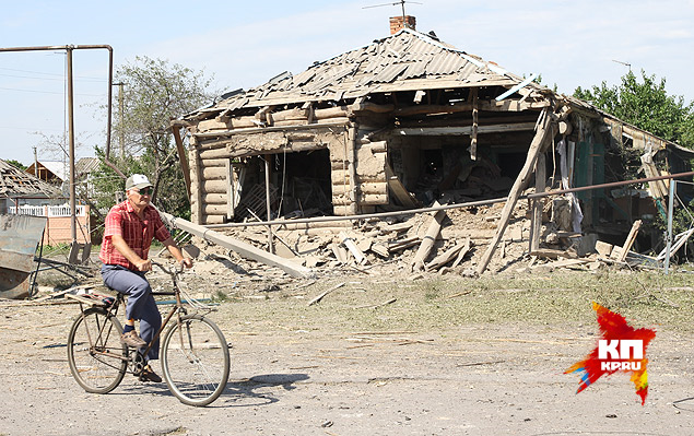 Авиация карателей разбомбила мирную станицу под Луганском Авиация карателей разбомбила мирную станицу под Луганском