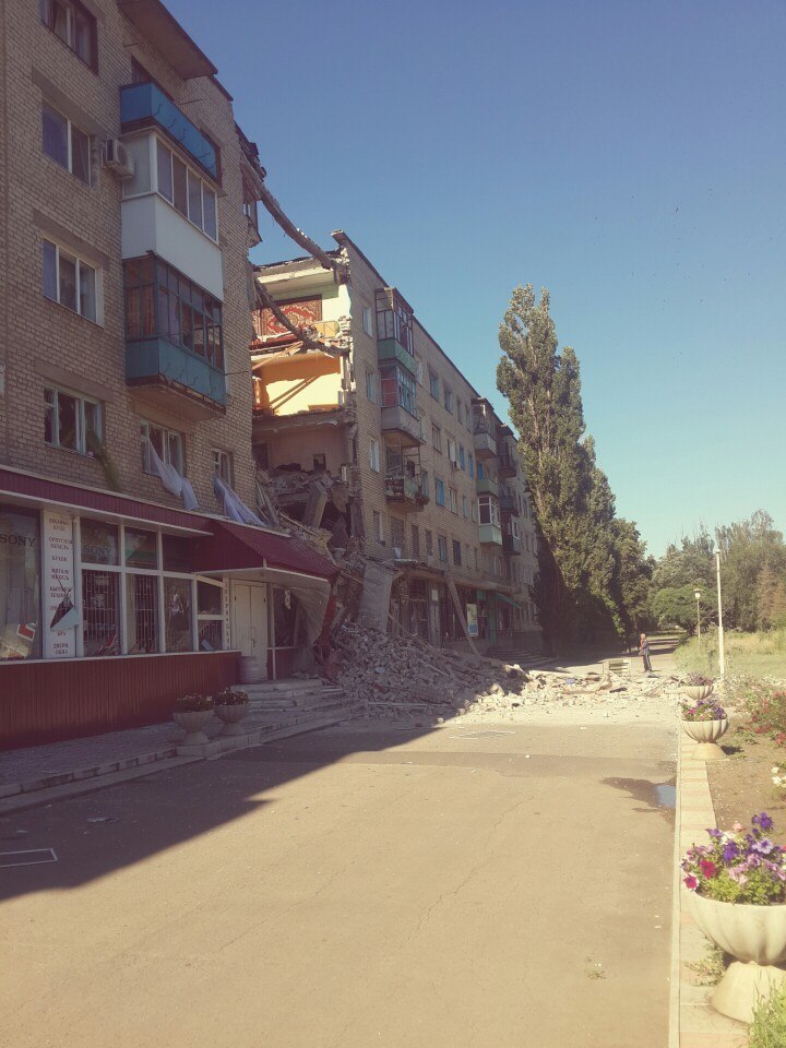 Приказ не оставить камня на камне: разрушенную Николаевку фашисты продолжают обстреливать (фото-лента, видео, адреса бомбоубежищ) Приказ не оставить камня на камне: разрушенную Николаевку фашисты продолжают обстреливать (фото-лента, видео, адреса бомбоубежищ)