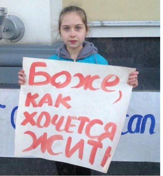 Американский сержант приказал.