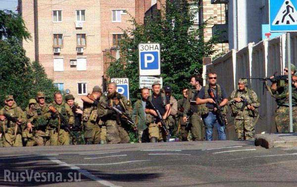 Ополченцы Донецкой республики переместили свой штаб в Донецк Ополченцы Донецкой республики переместили свой штаб в Донецк