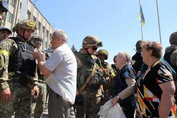 Ахметов: Нельзя бомбить и разрушать города, нельзя допускать, чтобы гибли и страдали люди Ахметов: Нельзя бомбить и разрушать города, нельзя допускать, чтобы гибли и страдали люди