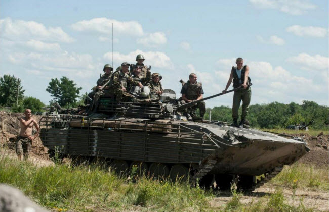 Ахметов: Нельзя бомбить и разрушать города, нельзя допускать, чтобы гибли и страдали люди Ахметов: Нельзя бомбить и разрушать города, нельзя допускать, чтобы гибли и страдали люди