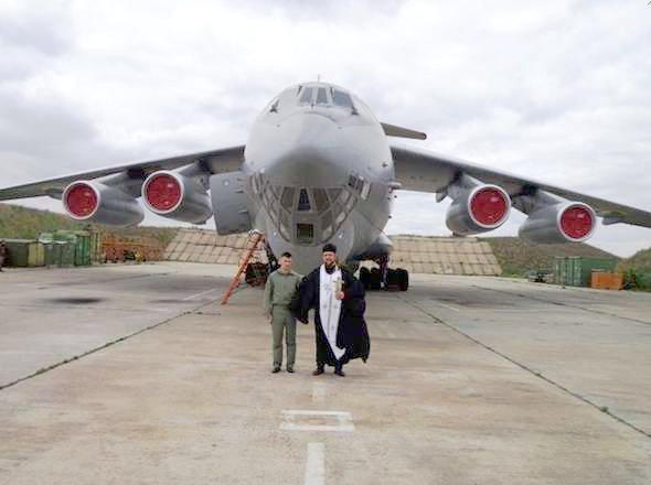 В Мелитополе священник УПЦ МП благословил летчиков-карателей В Мелитополе священник УПЦ МП благословил летчиков-карателей