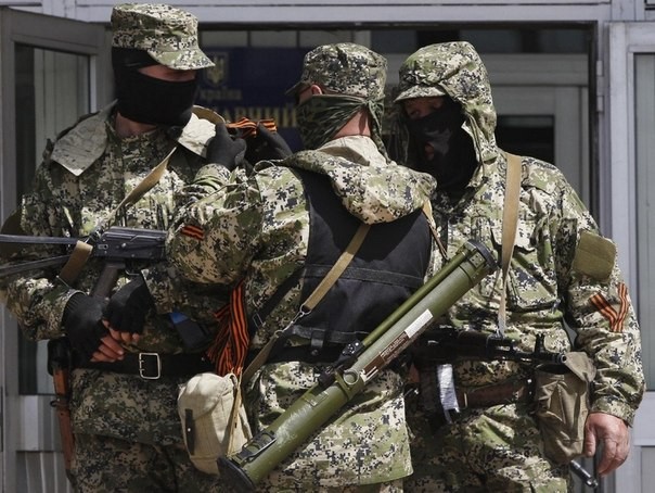 Украинские войска не смогли вырваться из окружения в аэропорту Луганска Украинские войска не смогли вырваться из окружения в аэропорту Луганска