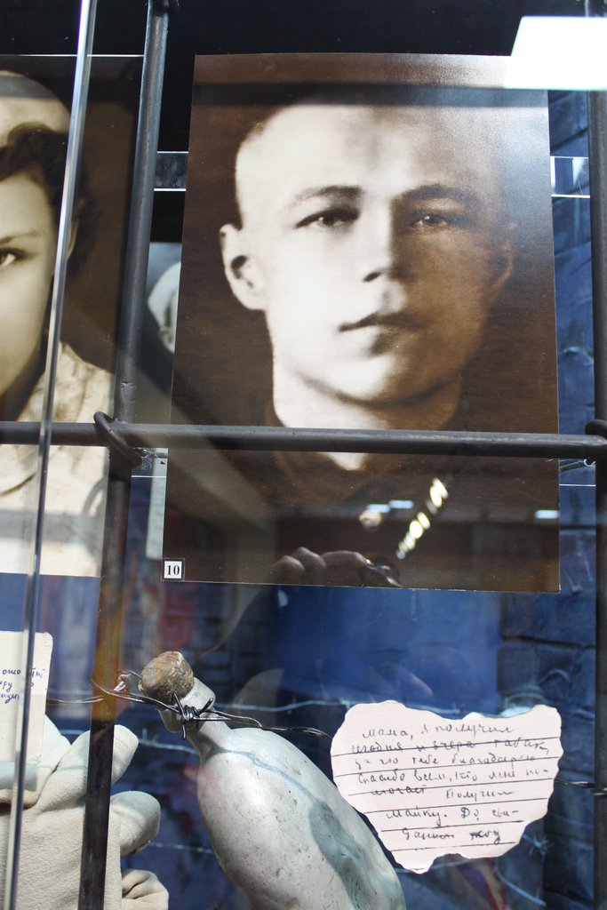 Армия ЛНР - духовные наследники героев Краснодона Армия ЛНР - духовные наследники героев Краснодона