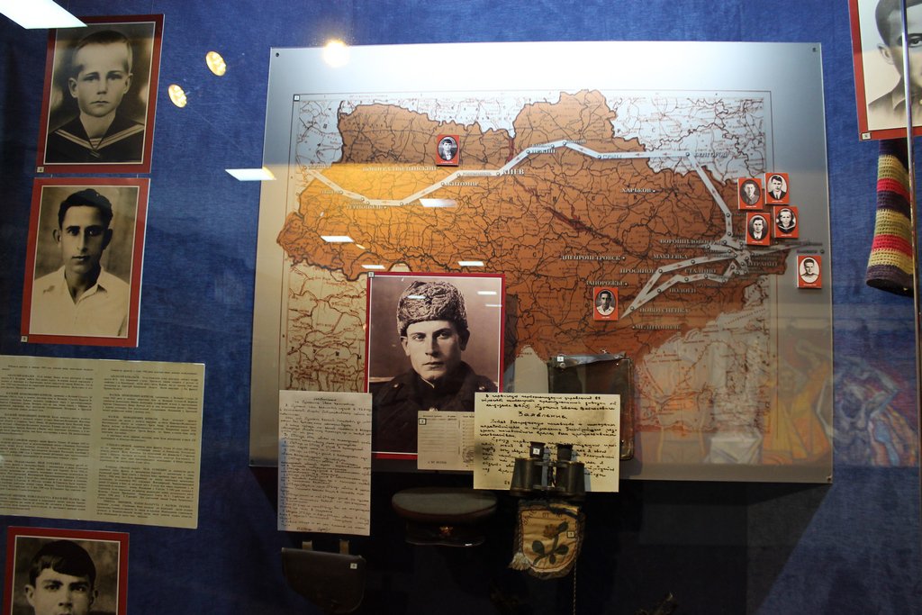 Армия ЛНР - духовные наследники героев Краснодона Армия ЛНР - духовные наследники героев Краснодона