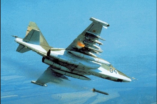 СУ-25 ополчения нанес удар по карателям хунты в районе Александровка-Металлист СУ-25 ополчения нанес удар по карателям хунты в районе Александровка-Металлист