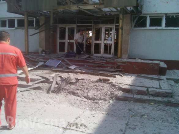 Луганск: танковая атака отбита, идут бои на окраинах, артиллерия врага бьет по городу Луганск: танковая атака отбита, идут бои на окраинах, артиллерия врага бьет по городу