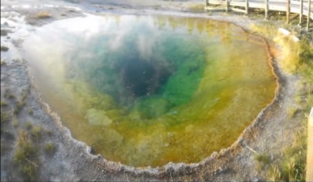 Йеллоустонский парк по-прежнему закрыт Йеллоустонский парк по-прежнему закрыт