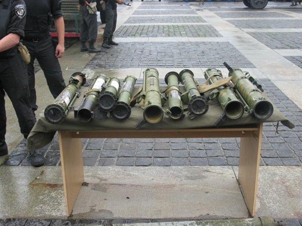 Дипломатам показали доказательства российской техники в Украине