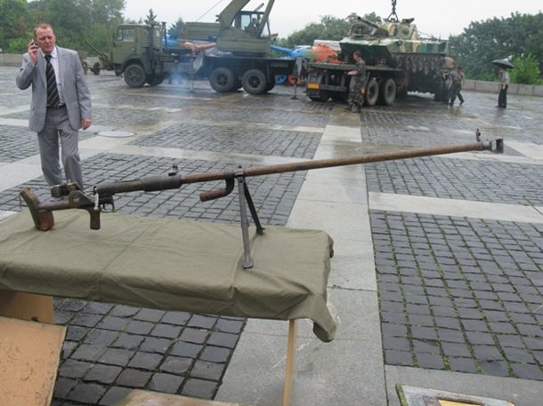 Дипломатам показали доказательства российской техники в Украине