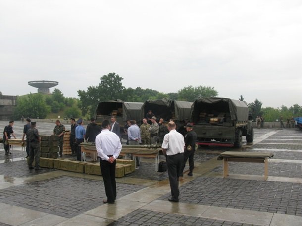 Дипломатам показали доказательства российской техники в Украине