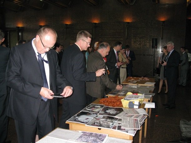 Дипломатам показали доказательства российской техники в Украине