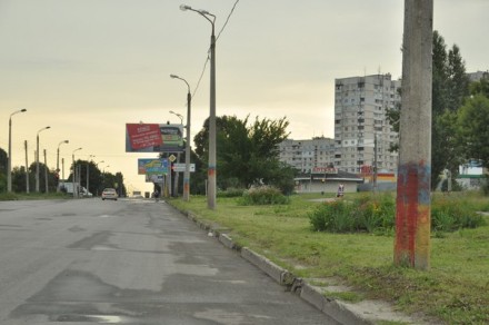 В Харькове начали “кровоточить” столбы, раскрашенные в цвета флага Украины (ФОТО) В Харькове начали “кровоточить” столбы, раскрашенные в цвета флага Украины (ФОТО)