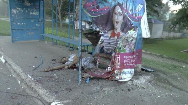 Руины, слезы матерей, кровь на детских игрушках... Наблюдатели ОБСЕ в Луганске (фото/видео 18+) Руины, слезы матерей, кровь на детских игрушках... Наблюдатели ОБСЕ в Луганске (фото/видео 18+)