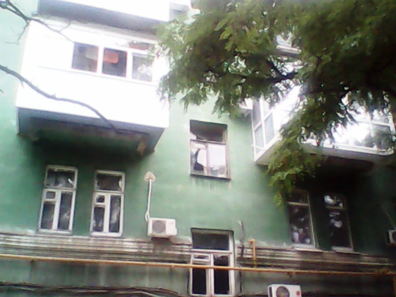 Луганск: последствия обстрела центра города 18.07.2014 18+ Луганск: последствия обстрела центра города 18.07.2014 18+