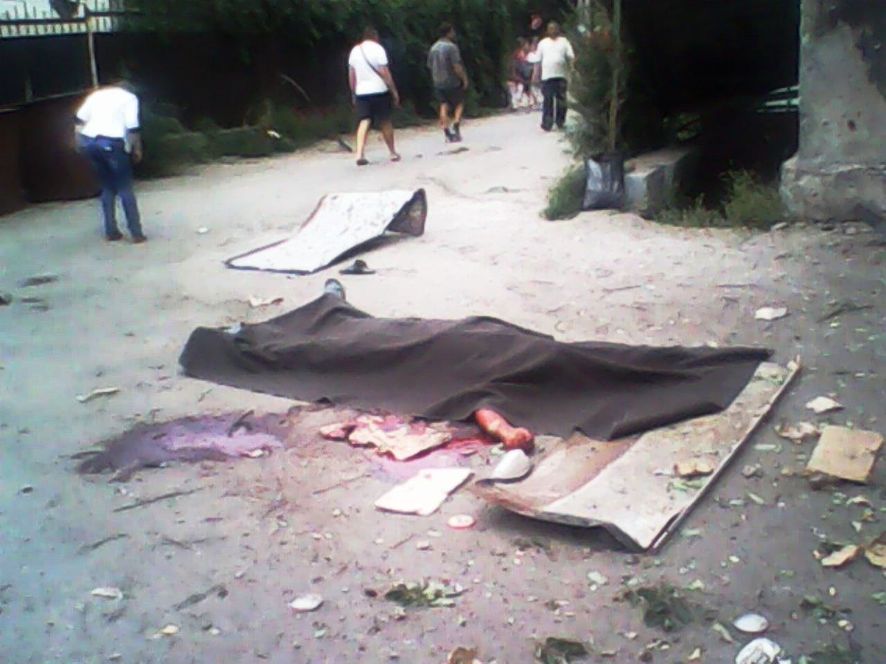 Луганск: последствия обстрела центра города 18.07.2014 18+ Луганск: последствия обстрела центра города 18.07.2014 18+