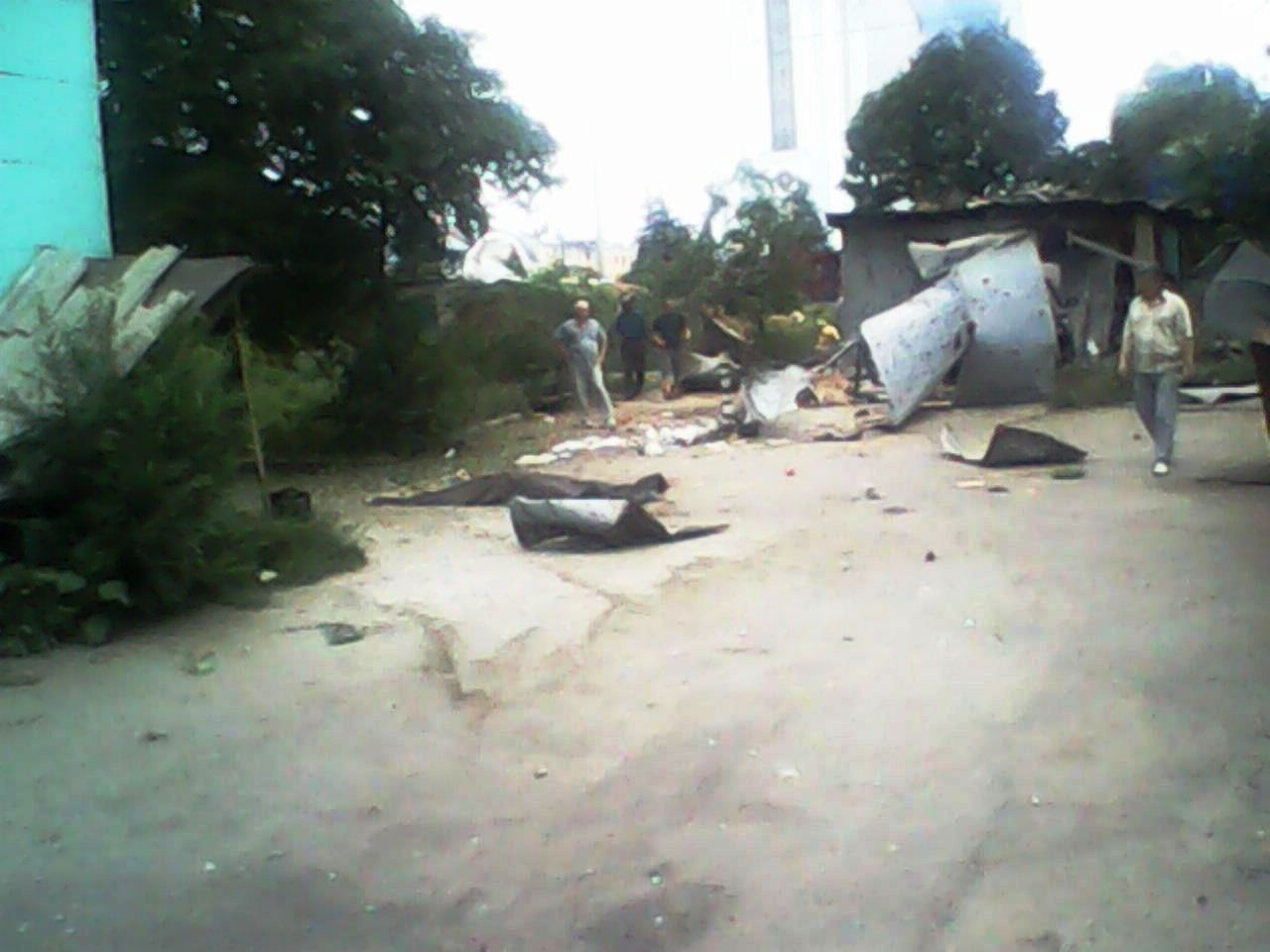 Луганск: последствия обстрела центра города 18.07.2014 18+ Луганск: последствия обстрела центра города 18.07.2014 18+