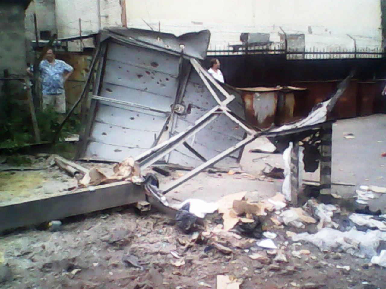 Луганск: последствия обстрела центра города 18.07.2014 18+ Луганск: последствия обстрела центра города 18.07.2014 18+