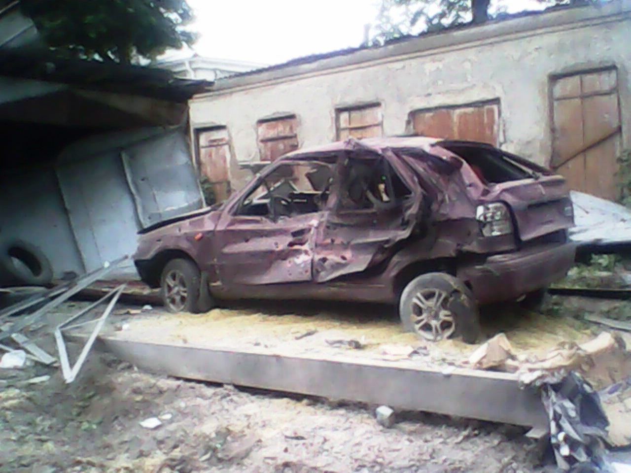 Луганск: последствия обстрела центра города 18.07.2014 18+ Луганск: последствия обстрела центра города 18.07.2014 18+