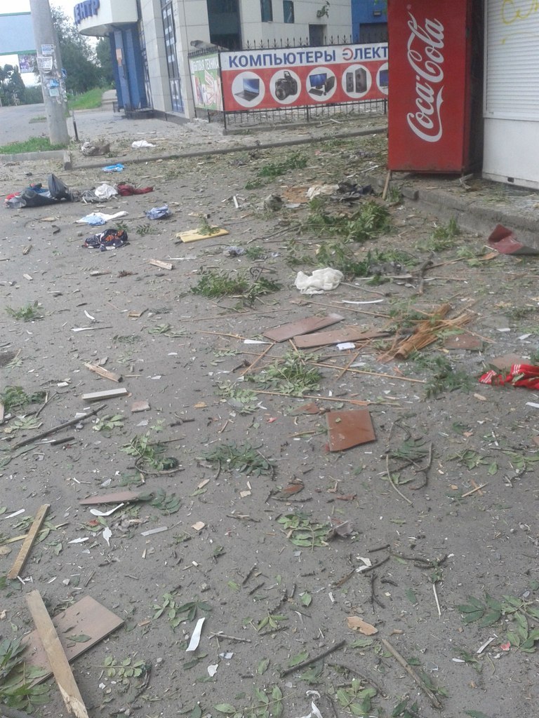 Луганск: последствия обстрела центра города 18.07.2014 18+ Луганск: последствия обстрела центра города 18.07.2014 18+