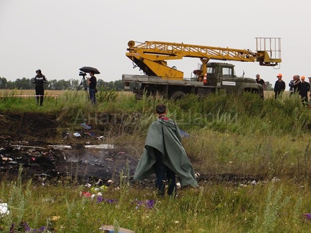 Место падения Боинга. (фото, видео) 18+ Место падения Боинга. (фото, видео) 18+