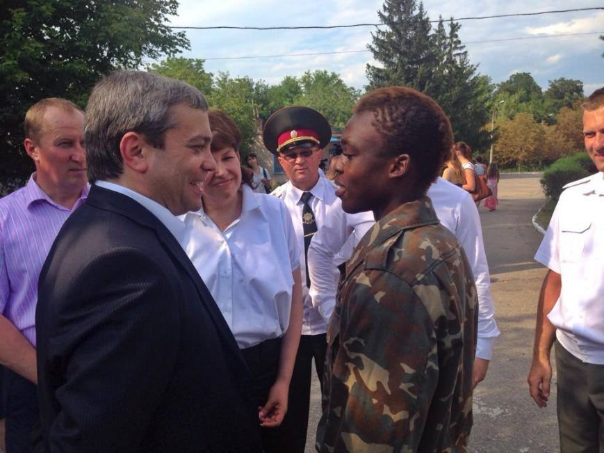 Коломойский готовит украинский гитлерюгенд отвоевывать Крым Коломойский готовит украинский гитлерюгенд отвоевывать Крым