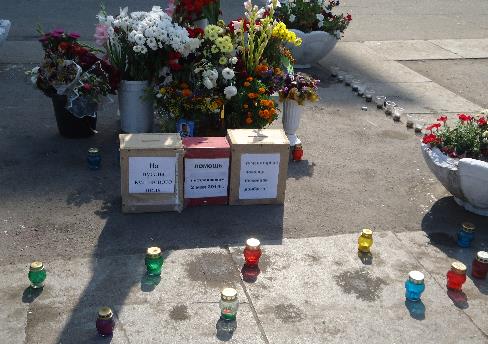 Одесситы продолжают нести цветы на Куликово поле Одесситы продолжают нести цветы на Куликово поле