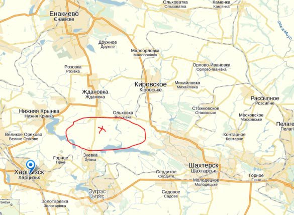 Над Харцизском сбит очередной военный самолет Украины, в небе парашютисты